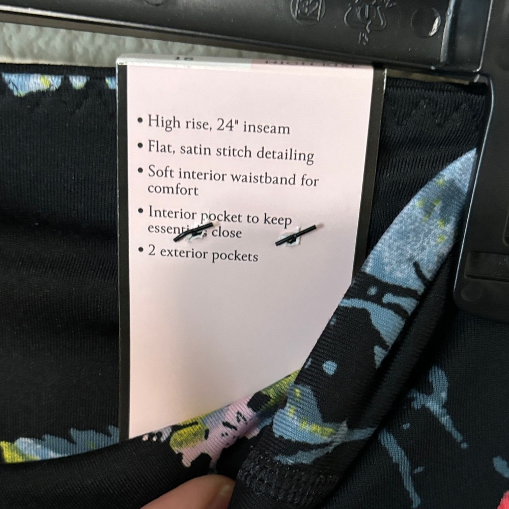 Sz 16 Victoria’s Secret  Black Floral Leggings - Picture 3 of 6